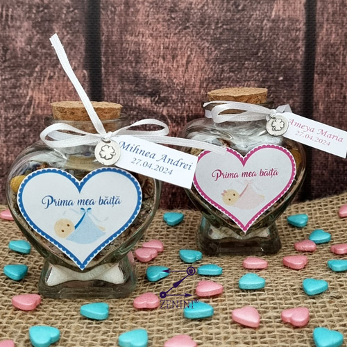 Prima baita a bebelusului – Ce se pune in apa, ce traditii se respecta si alte informatii utile pentru parinti si nasi